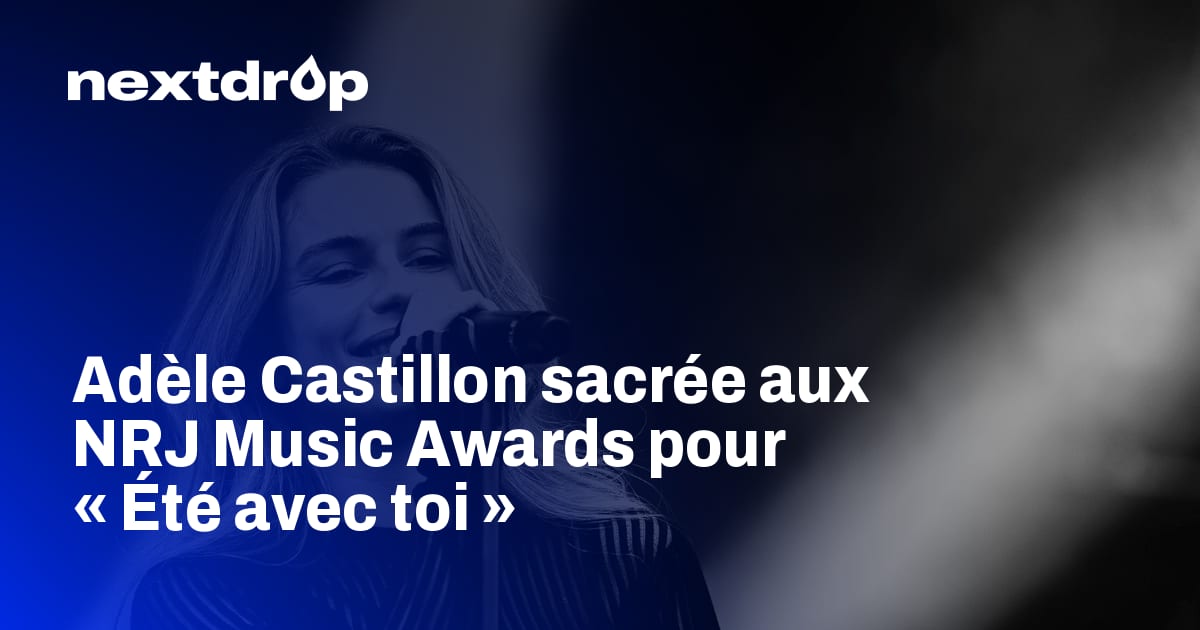 Adèle Castillon chantant sur scène